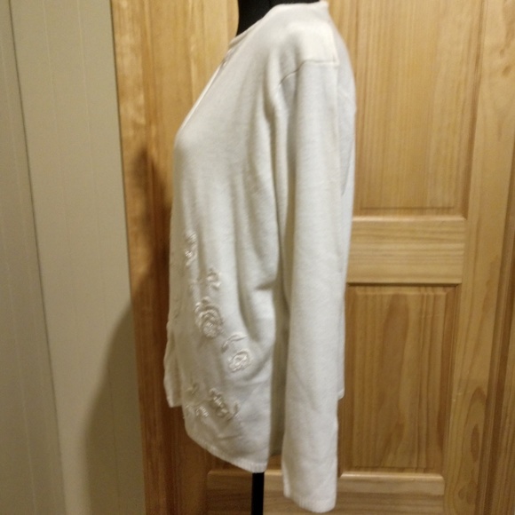 Sweater with pearl and thread embroidery - Picture 5 of 5